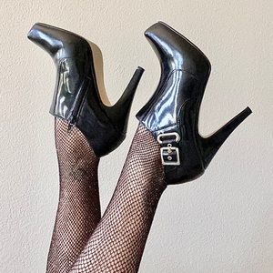 90s witchy black platform clogs